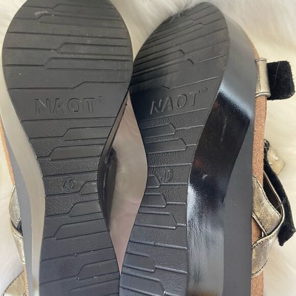Naot metallic antique bronze wedge straps sandals Rhinestones accent EUR SZ40 - Picture 12 of 14